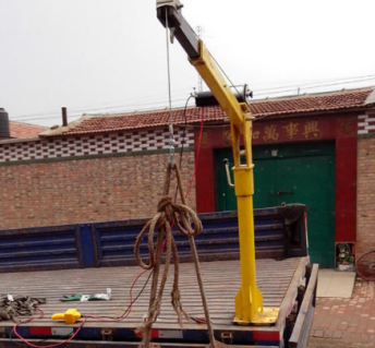 可以在拖拉機上安裝小型吊運機嗎